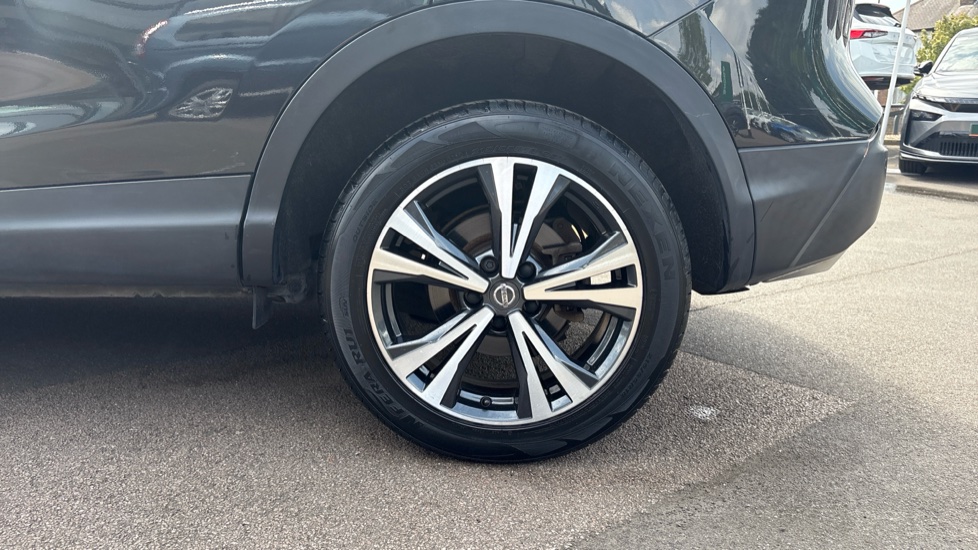 Nissan Qashqai 1.2 DiG-T N-Connecta 5dr Petrol Hatchback - Image 41