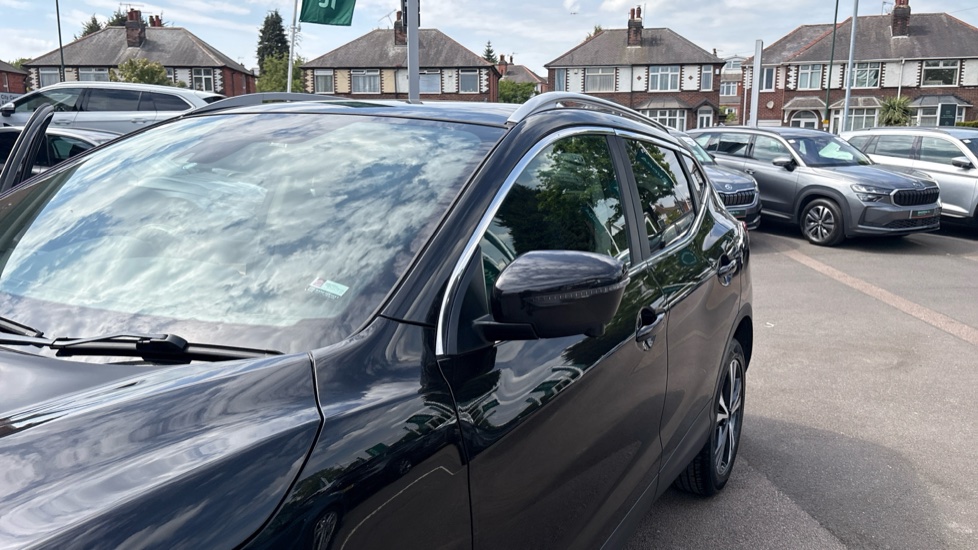 Nissan Qashqai 1.2 DiG-T N-Connecta 5dr Petrol Hatchback - Image 42