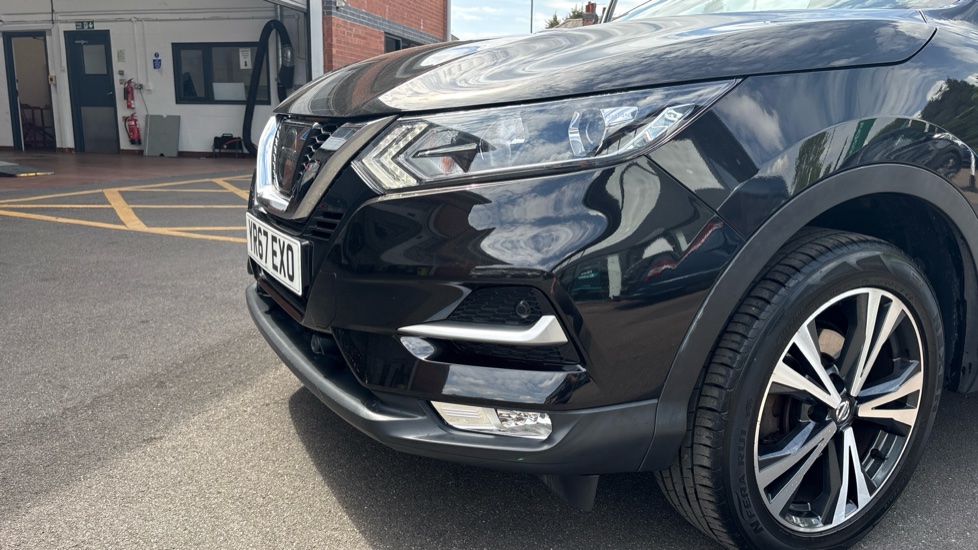 Nissan Qashqai 1.2 DiG-T N-Connecta 5dr Petrol Hatchback - Image 47