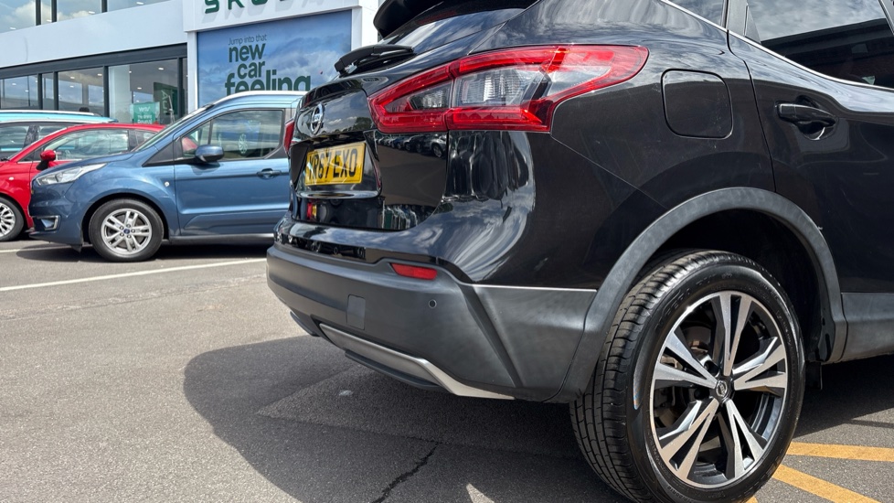 Nissan Qashqai 1.2 DiG-T N-Connecta 5dr Petrol Hatchback - Image 48