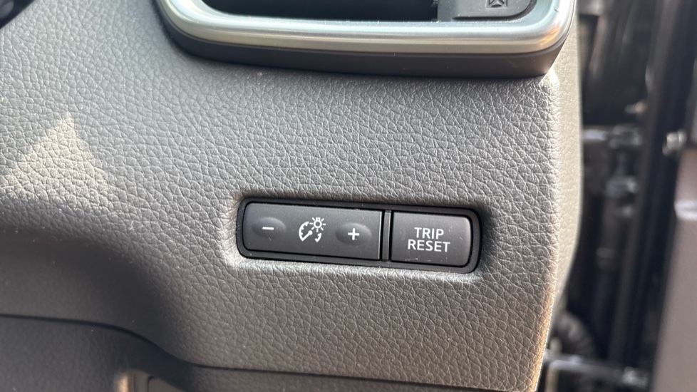 Nissan Qashqai 1.2 DiG-T N-Connecta 5dr Petrol Hatchback - Image 59