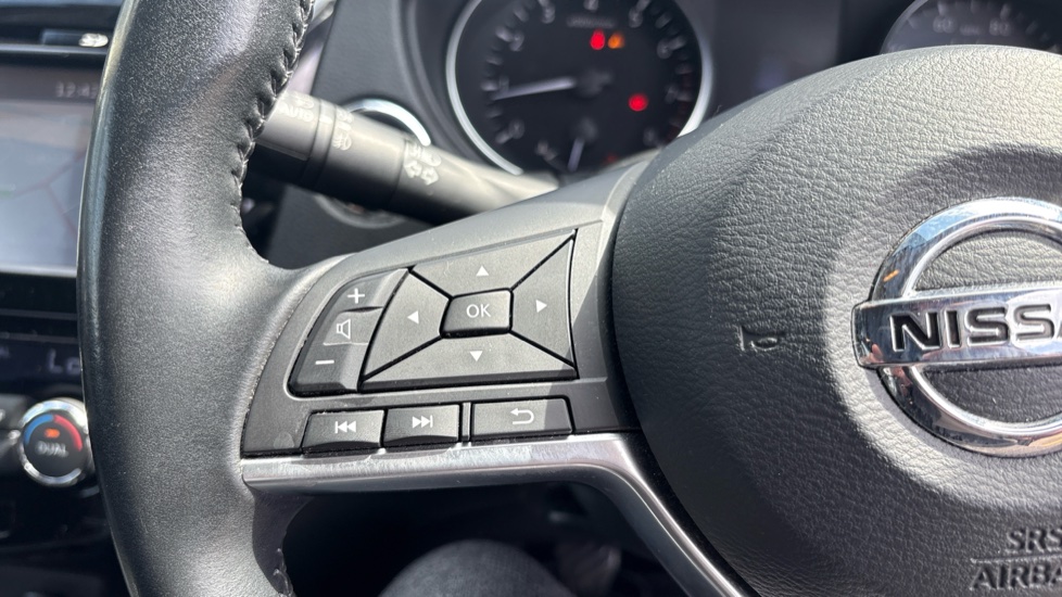 Nissan Qashqai 1.2 DiG-T N-Connecta 5dr Petrol Hatchback - Image 60