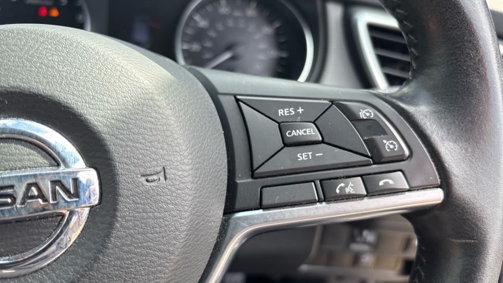 Nissan Qashqai 1.2 DiG-T N-Connecta 5dr Petrol Hatchback - Image 61