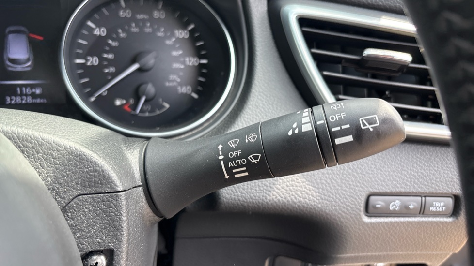 Nissan Qashqai 1.2 DiG-T N-Connecta 5dr Petrol Hatchback - Image 63