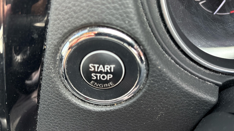 Nissan Qashqai 1.2 DiG-T N-Connecta 5dr Petrol Hatchback - Image 65
