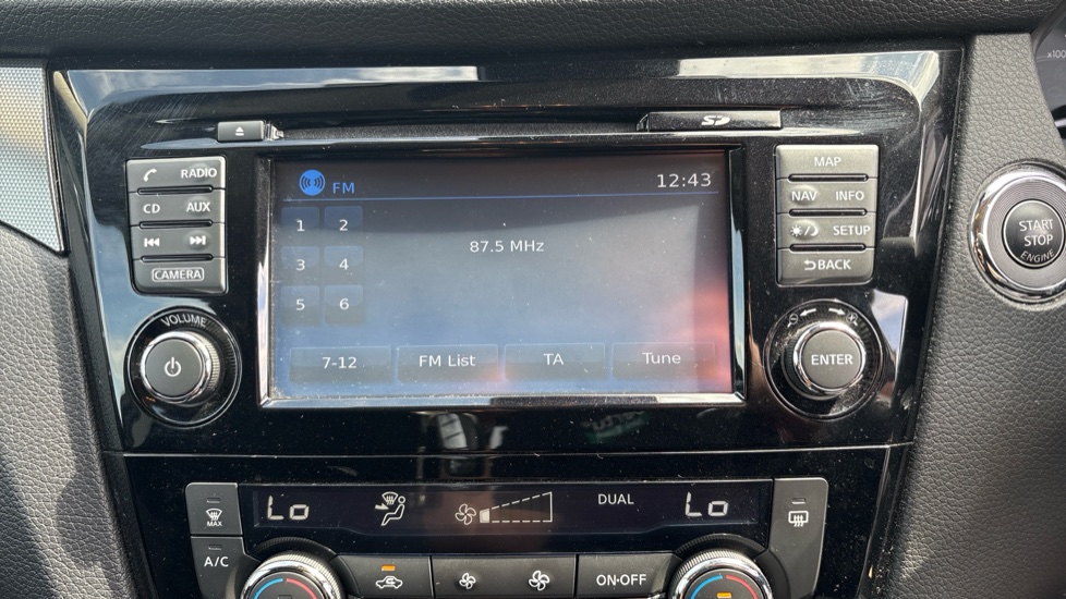 Nissan Qashqai 1.2 DiG-T N-Connecta 5dr Petrol Hatchback - Image 67