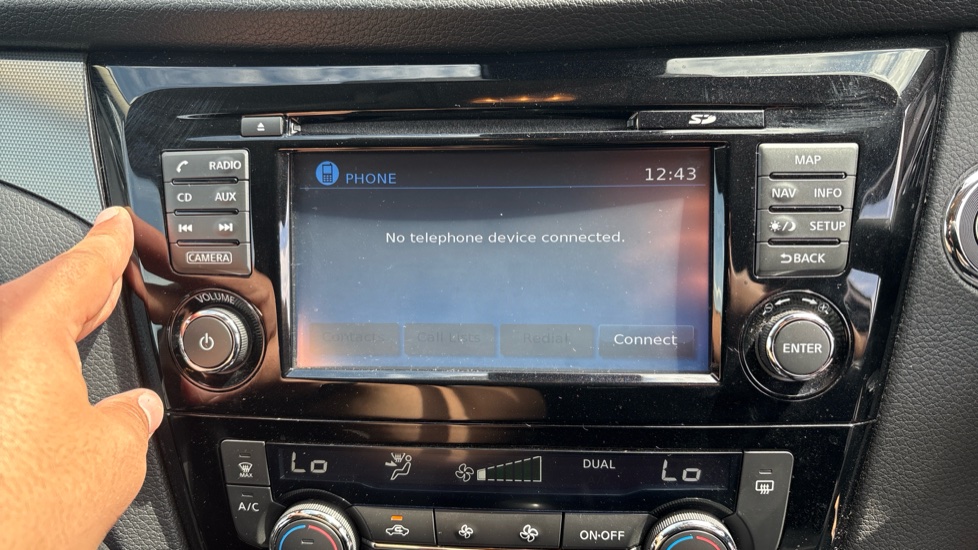 Nissan Qashqai 1.2 DiG-T N-Connecta 5dr Petrol Hatchback - Image 68