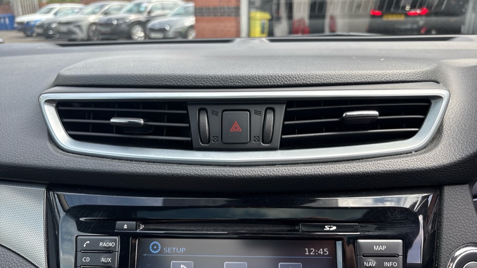 Nissan Qashqai 1.2 DiG-T N-Connecta 5dr Petrol Hatchback - Image 83