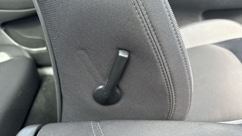 Nissan Qashqai 1.2 DiG-T N-Connecta 5dr Petrol Hatchback - Image 85