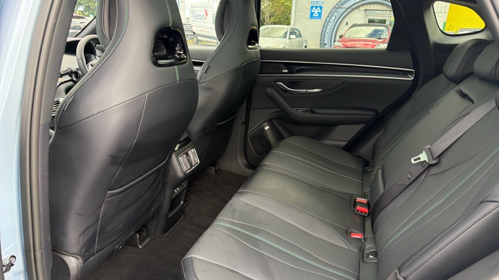 BYD Seal U 1.5 DM-i Comfort 5dr Auto Estate - Image 16