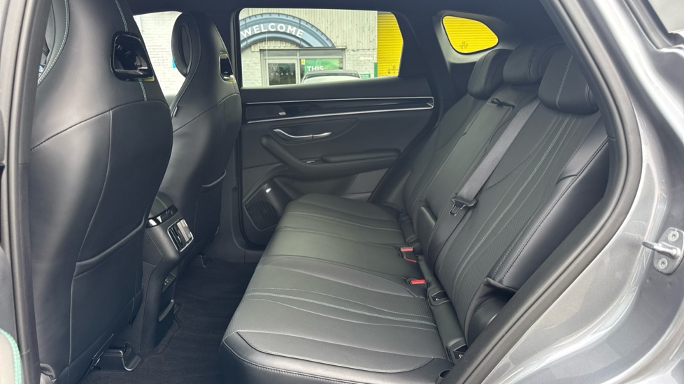 BYD Seal U 1.5 DM-i Comfort 5dr Auto Estate - Image 16