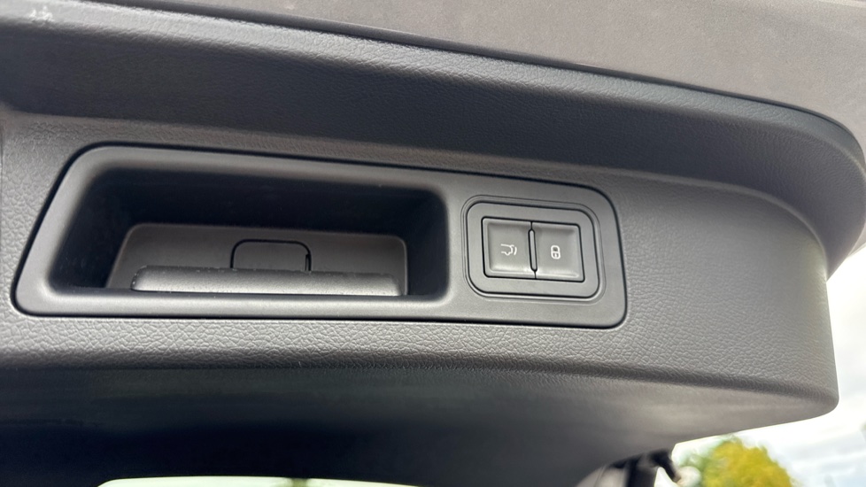 BYD Seal U 1.5 DM-i Comfort 5dr Auto Estate - Image 34