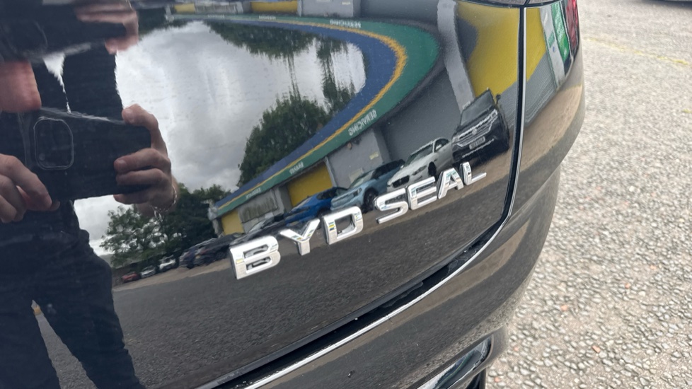 BYD Seal 230kW Design 83kWh 4dr Auto Electric Saloon - Image 28