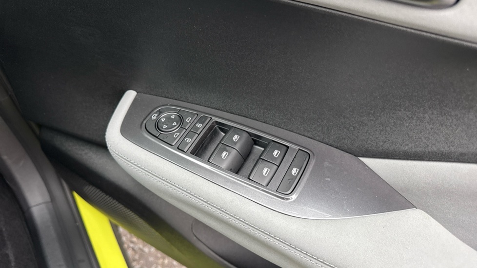 BYD Dolphin Surf 65kW Boost 43kWh 5dr Auto Electric Hatchback - Image 28