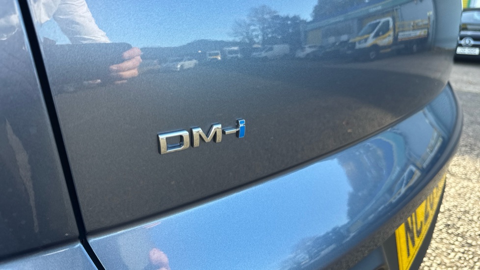 BYD Sealion 5 1.5 DM-i Design 5dr Auto Estate - Image 33