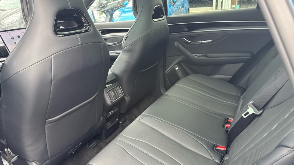 BYD Seal U 1.5 DM-i Boost 5dr Auto Estate - Image 16