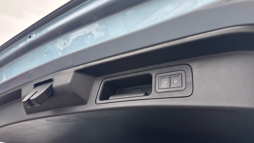 BYD Seal U 1.5 DM-i Boost 5dr Auto Estate - Image 42