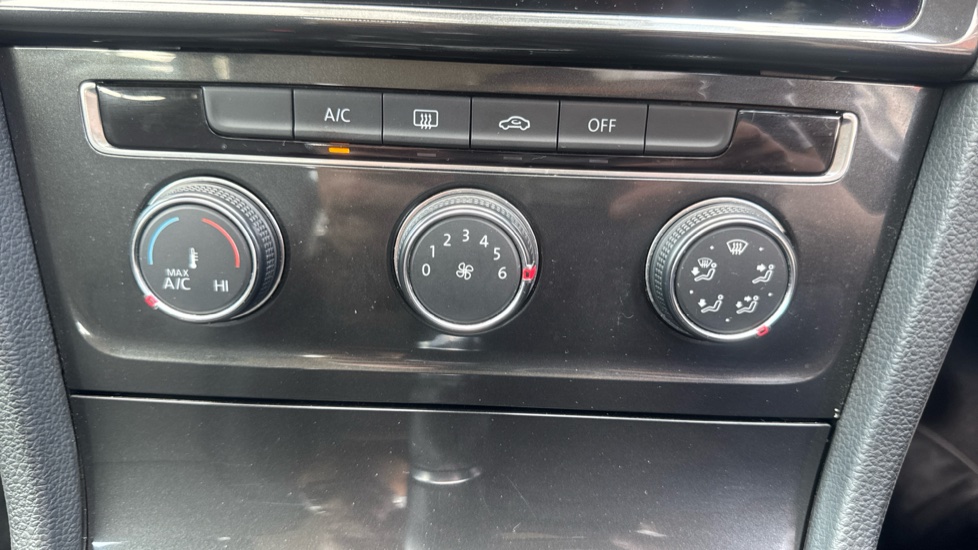 Volkswagen Golf 1.4 TSI SE [Nav] 5dr Petrol Hatchback - Image 13