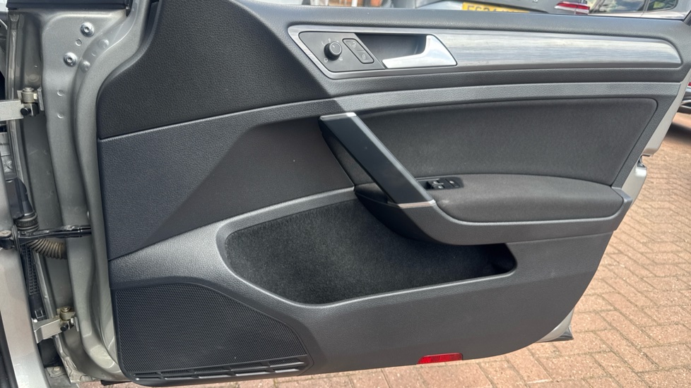 Volkswagen Golf 1.4 TSI SE [Nav] 5dr Petrol Hatchback - Image 19