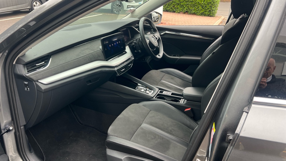 Skoda Octavia 1.4 TSI iV SE L DSG 5dr Hatchback - Image 2