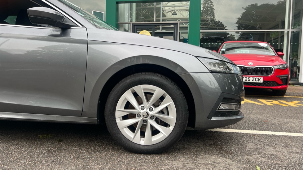 Skoda Octavia 1.4 TSI iV SE L DSG 5dr Hatchback - Image 5