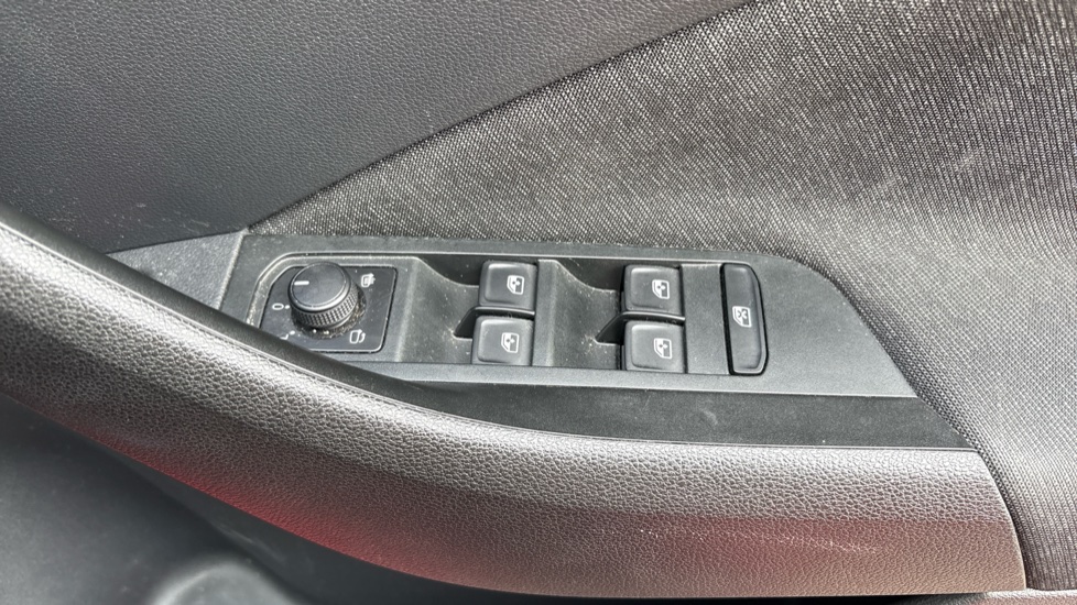 Skoda Kamiq 1.5 TSI SE L 5dr DSG Petrol Hatchback - Image 19