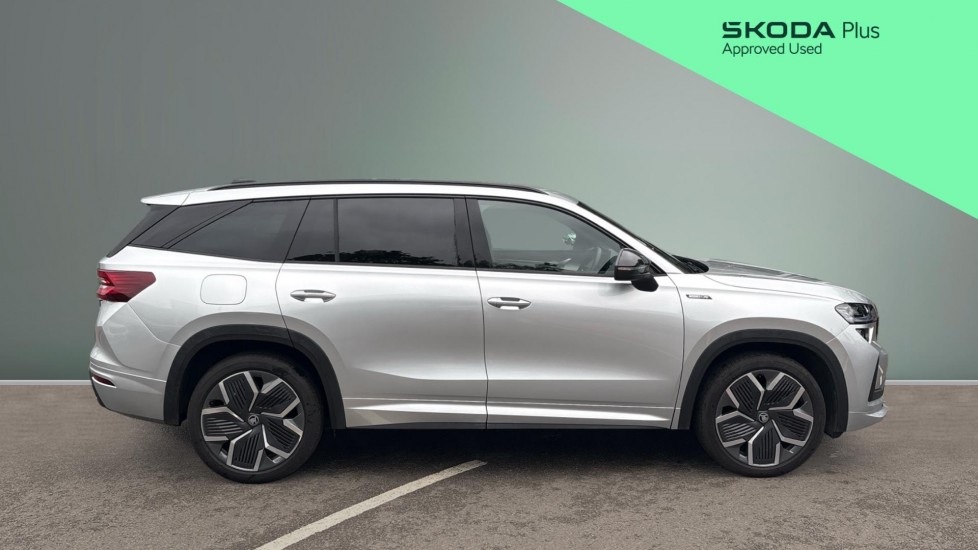 Skoda Kodiaq 1.5 TSI e-TEC SportLine 5dr DSG [7 Seat] Petrol Estate - Image 4