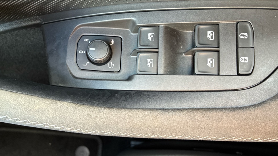 Skoda Kodiaq 1.5 TSI e-TEC SportLine 5dr DSG [7 Seat] Petrol Estate - Image 32