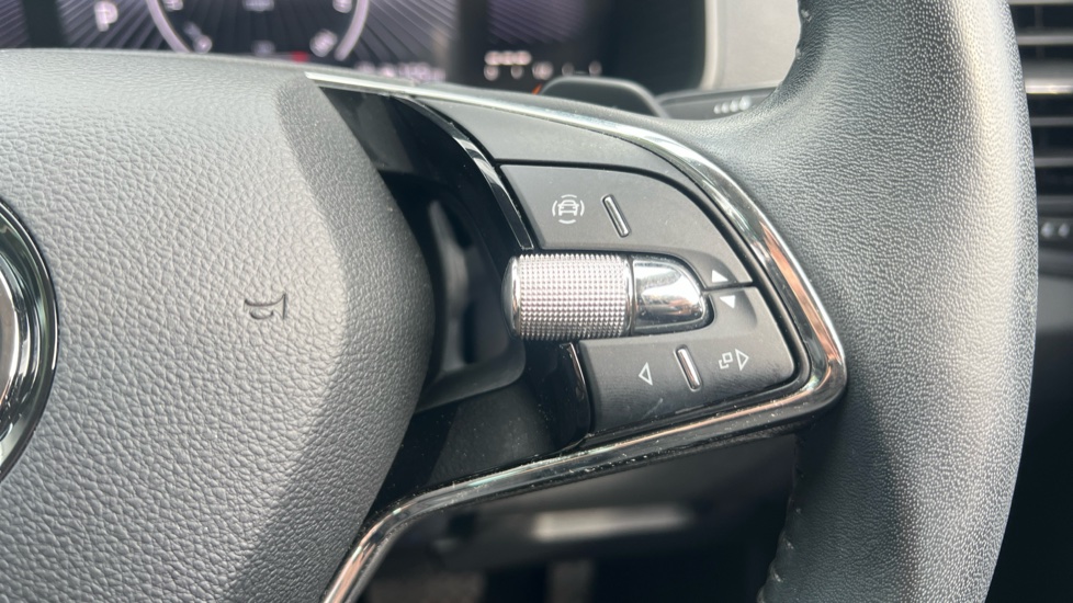 Skoda Karoq 1.5 TSI SE L 5dr DSG Petrol Estate - Image 18