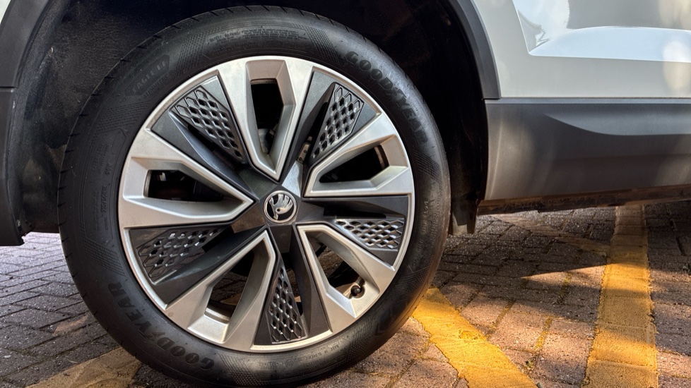 Skoda Karoq 1.5 TSI SE L 5dr DSG Petrol Estate - Image 5