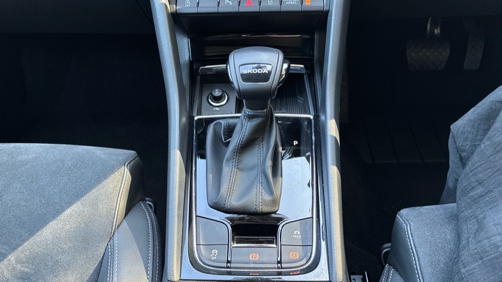 Skoda Karoq 1.5 TSI SE L 5dr DSG Petrol Estate - Image 14