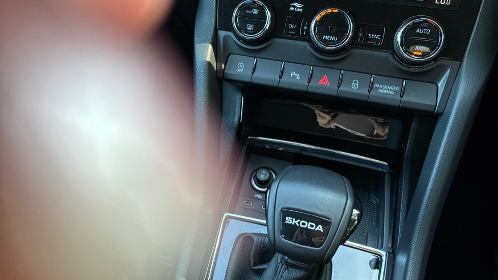 Skoda Karoq 1.5 TSI SE L 5dr DSG Petrol Estate - Image 22