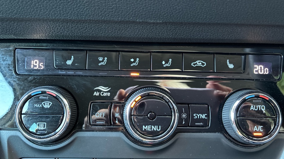 Skoda Karoq 1.5 TSI SE L 5dr DSG Petrol Estate - Image 25