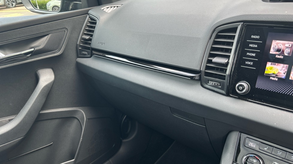 Skoda Karoq 1.5 TSI Sportline 5dr DSG Petrol Estate - Image 30