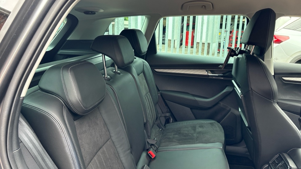 Skoda Karoq 1.5 TSI SE L 5dr DSG Petrol Estate - Image 16