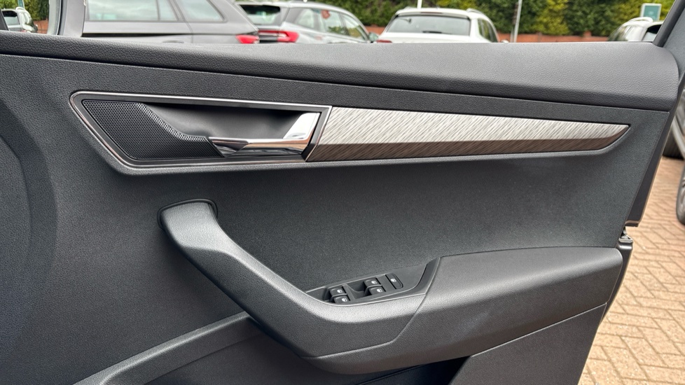 Skoda Karoq 1.5 TSI SE L 5dr DSG Petrol Estate - Image 19