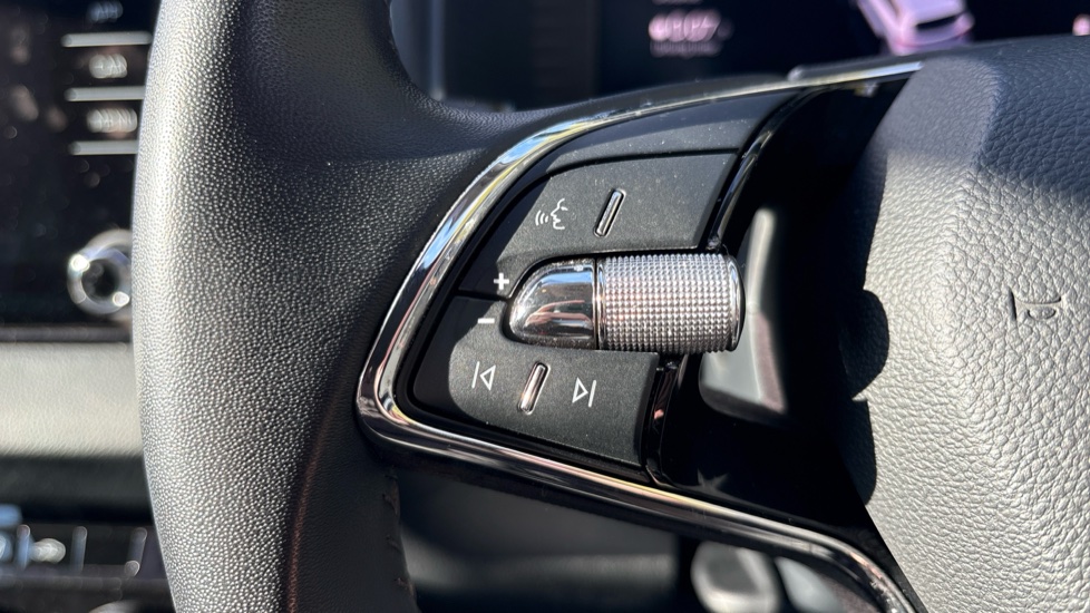 Skoda Karoq 1.0 TSI SE Drive 5dr Petrol Estate - Image 17