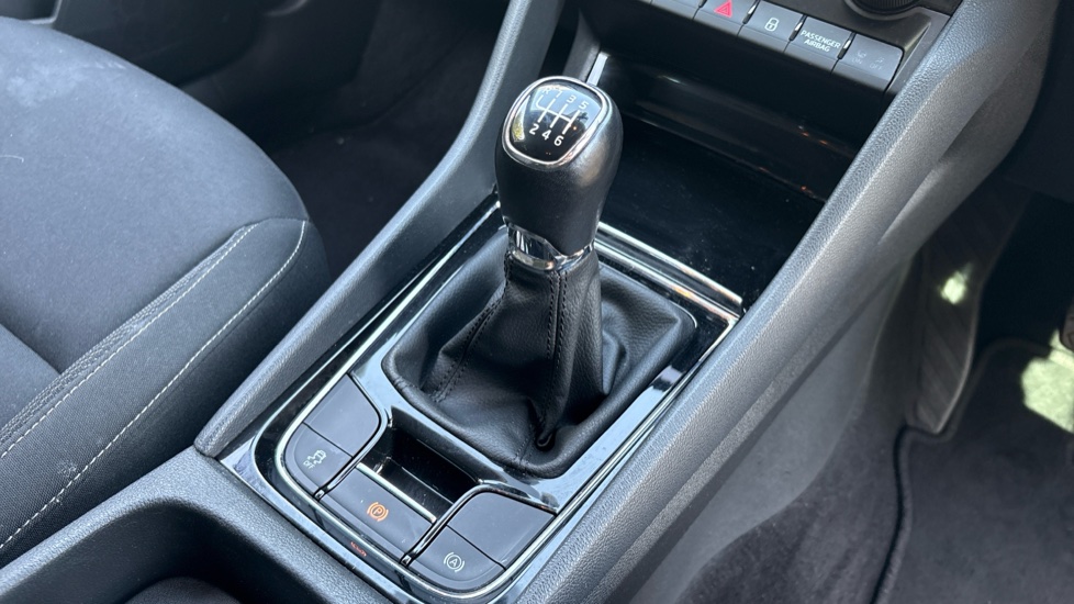 Skoda Karoq 1.0 TSI SE Drive 5dr Petrol Estate - Image 14