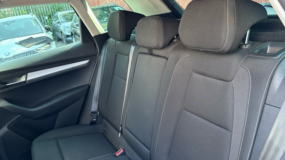 Skoda Karoq 1.0 TSI SE Drive 5dr Petrol Estate - Image 16