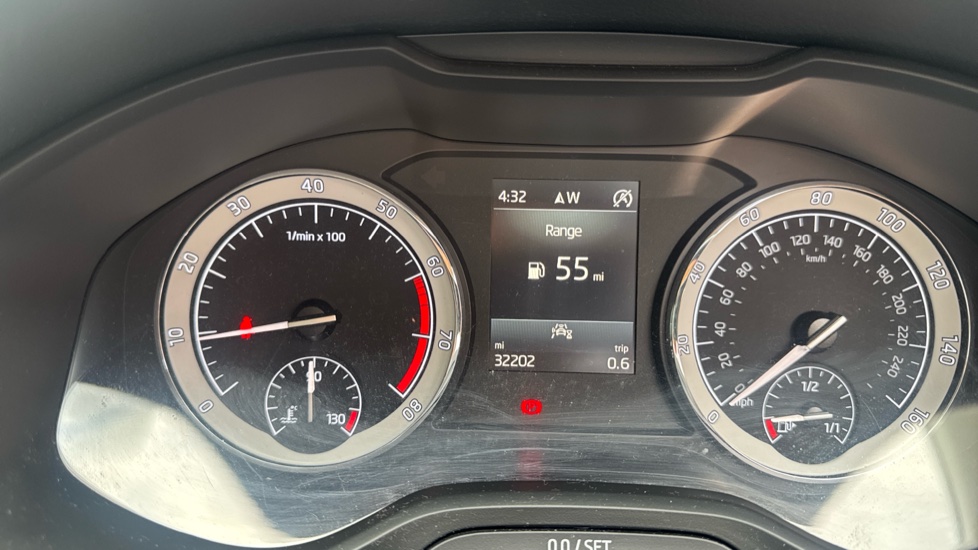 Skoda Karoq 1.0 TSI SE Drive 5dr Petrol Estate - Image 37