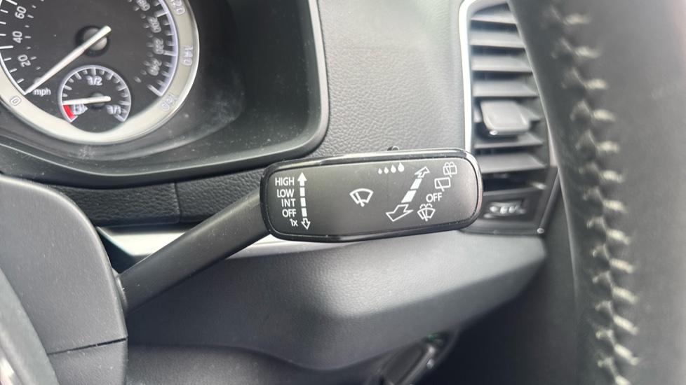 Skoda Karoq 1.0 TSI SE Drive 5dr Petrol Estate - Image 38