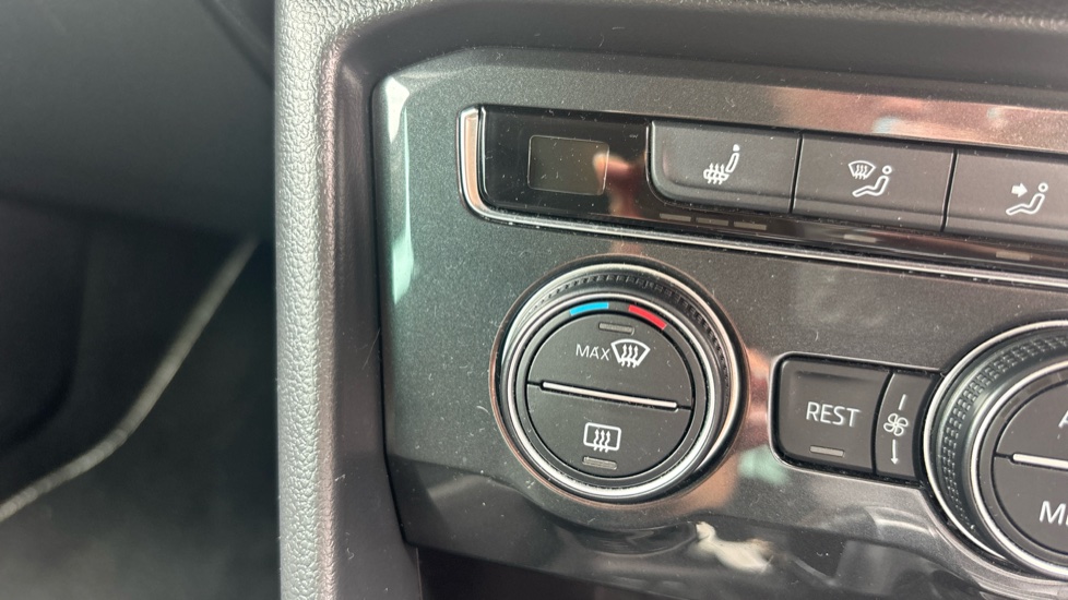 Volkswagen Tiguan 1.5 TSi EVO 150 Match 5dr DSG Petrol Estate - Image 25