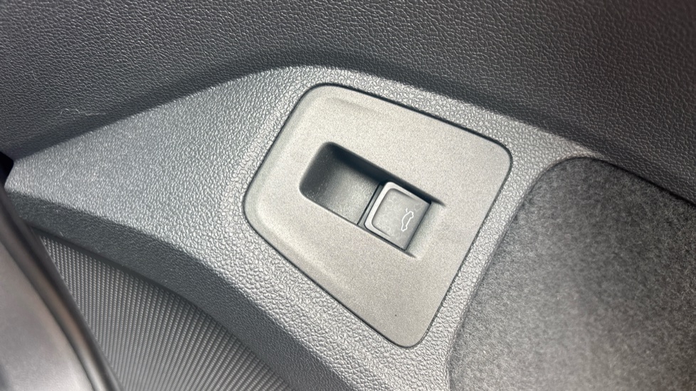 Volkswagen Tiguan 1.5 TSi EVO 150 Match 5dr DSG Petrol Estate - Image 30