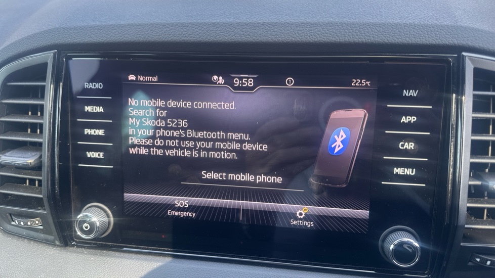 Skoda Karoq 1.5 TSI Sportline 5dr DSG Petrol Estate - Image 23