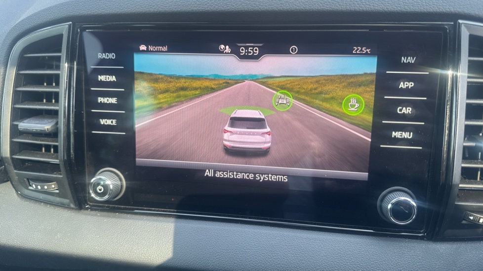 Skoda Karoq 1.5 TSI Sportline 5dr DSG Petrol Estate - Image 32