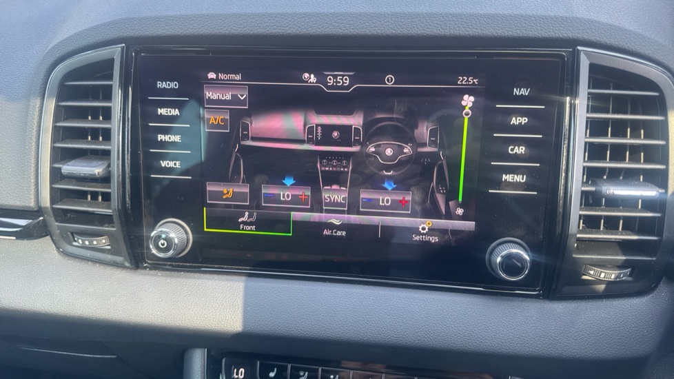 Skoda Karoq 1.5 TSI Sportline 5dr DSG Petrol Estate - Image 34