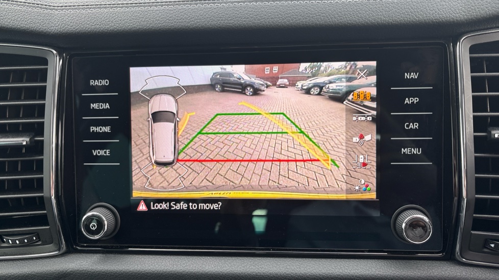 Skoda Kodiaq 1.5 TSI SE L Executive 5dr DSG [7 Seat] Petrol Estate - Image 12
