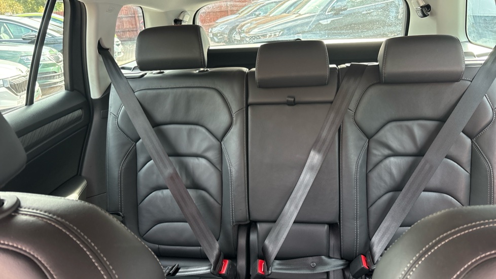 Skoda Kodiaq 1.5 TSI SE L Executive 5dr DSG [7 Seat] Petrol Estate - Image 16
