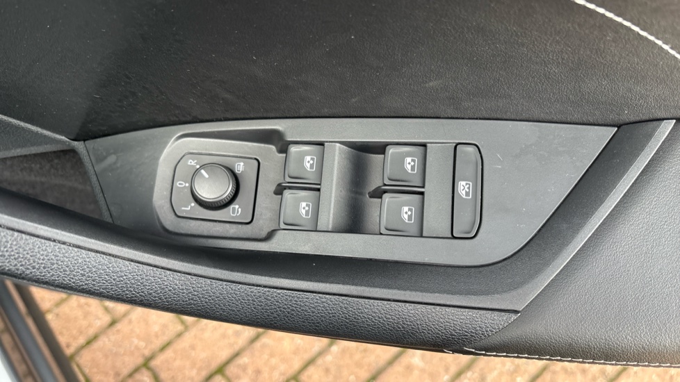 Skoda Kodiaq 1.5 TSI SE L Executive 5dr DSG [7 Seat] Petrol Estate - Image 25