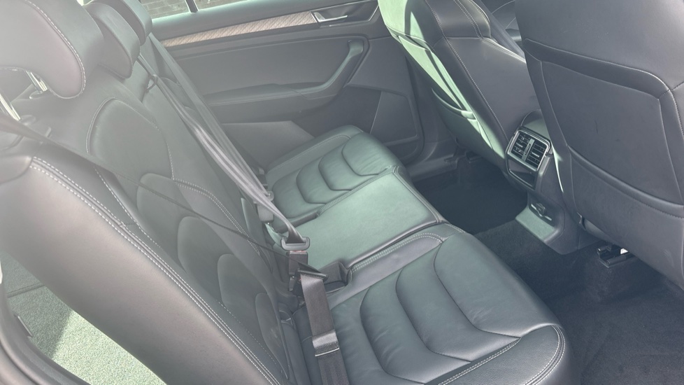 Skoda Kodiaq 1.5 TSI SE L Executive 5dr DSG [7 Seat] Petrol Estate - Image 33